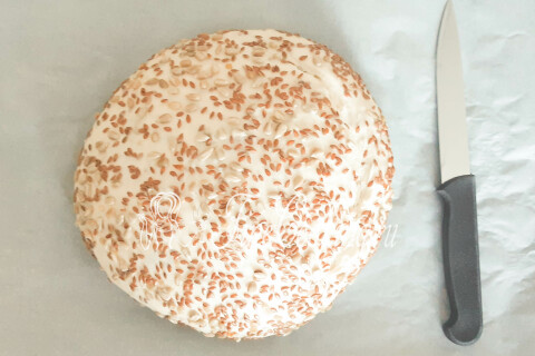 Домашний белый хлеб с семенами льна и подсолнечника в духовке. Шаг 11