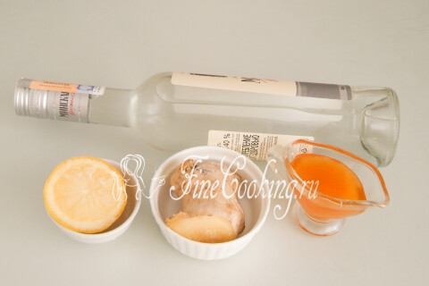 Настойка на водке Имбирь, лимон и мед. Шаг 1