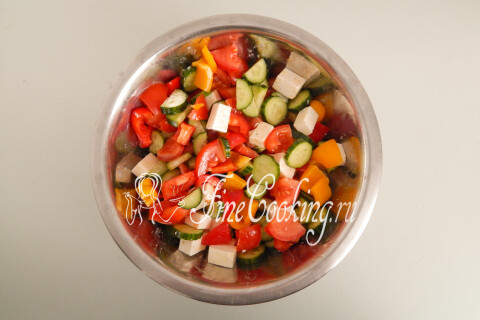 Овощной салат с творожным сыром. Шаг 7