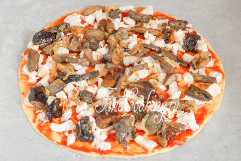 Пицца с курицей и грибами. Шаг 10