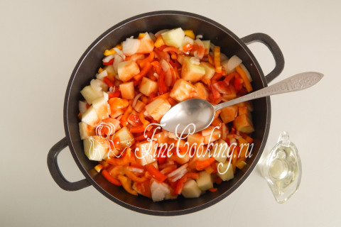 Салат из кабачков, перца и лука на зиму. Шаг 9