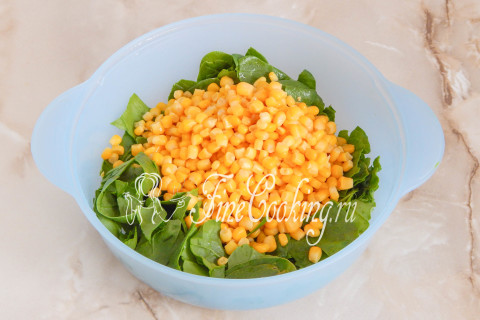 Салат из шпината с кукурузой. Шаг 7