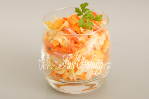 Салат с корейской морковью, кукурузой и ветчиной. Шаг 9
