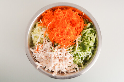 Салат с пекинской капустой, курицей и морковью по-корейски. Шаг 7