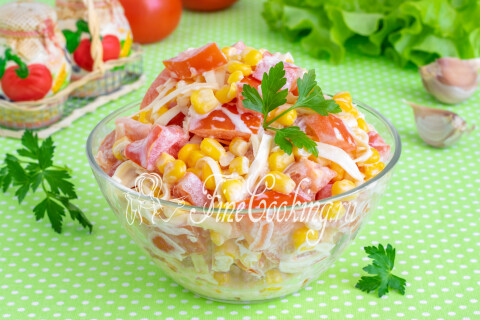 Салат с помидорами, кукурузой и сыром. Шаг 10